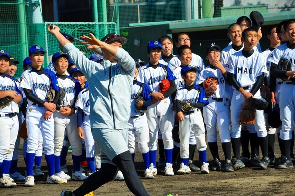 実技を見つめる子どもたち